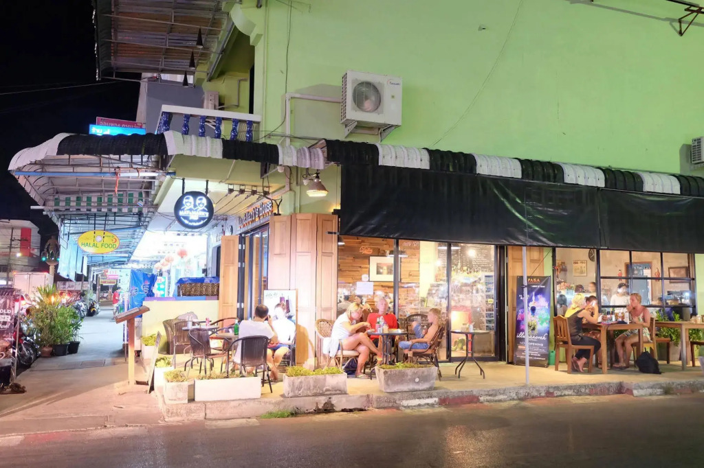 Tiya House Rooms & Cafe