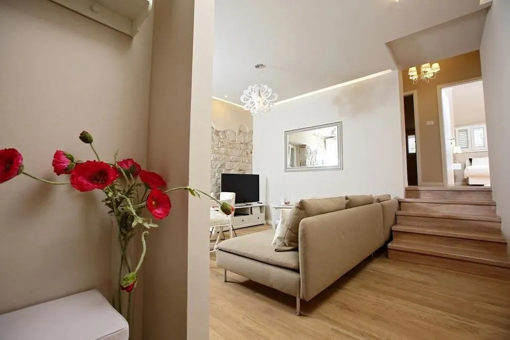 White Stone Apartment  Diocletian Palace