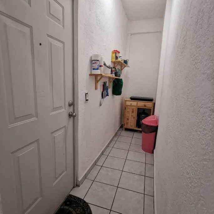 Lovely studio apartment with balcony AC & wi-fi, minutes from downtown!