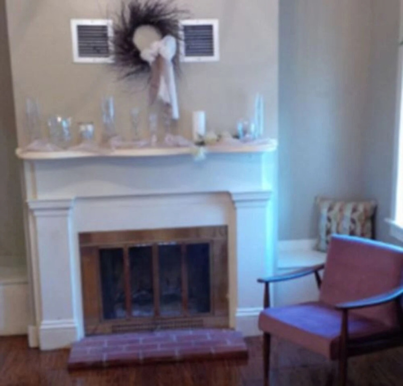 Jeni J's Gifts and Guest Houses