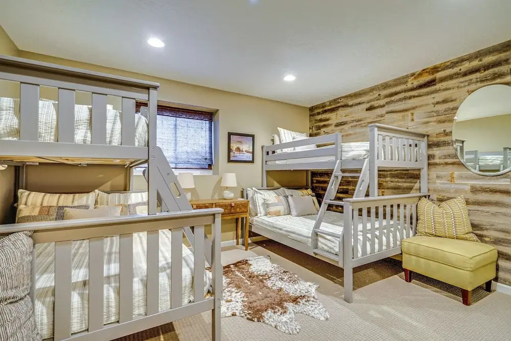 Modern Townhome w/ Hot Tub: 10 Mi to Snowbird!