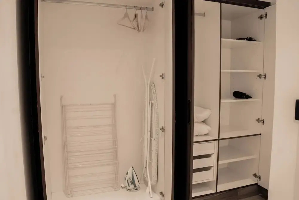 Cozy 1BR With Canal Views Full Amenities