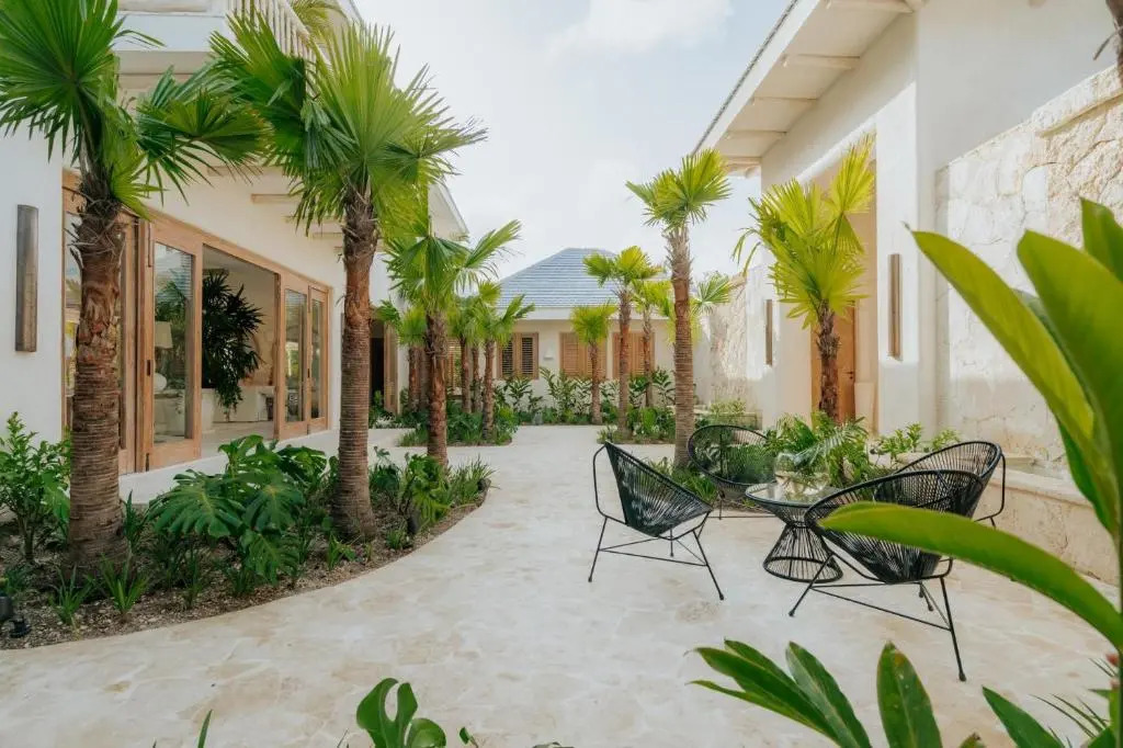 Unique mediterranean-style villa with golf and lake view in luxury beach resort