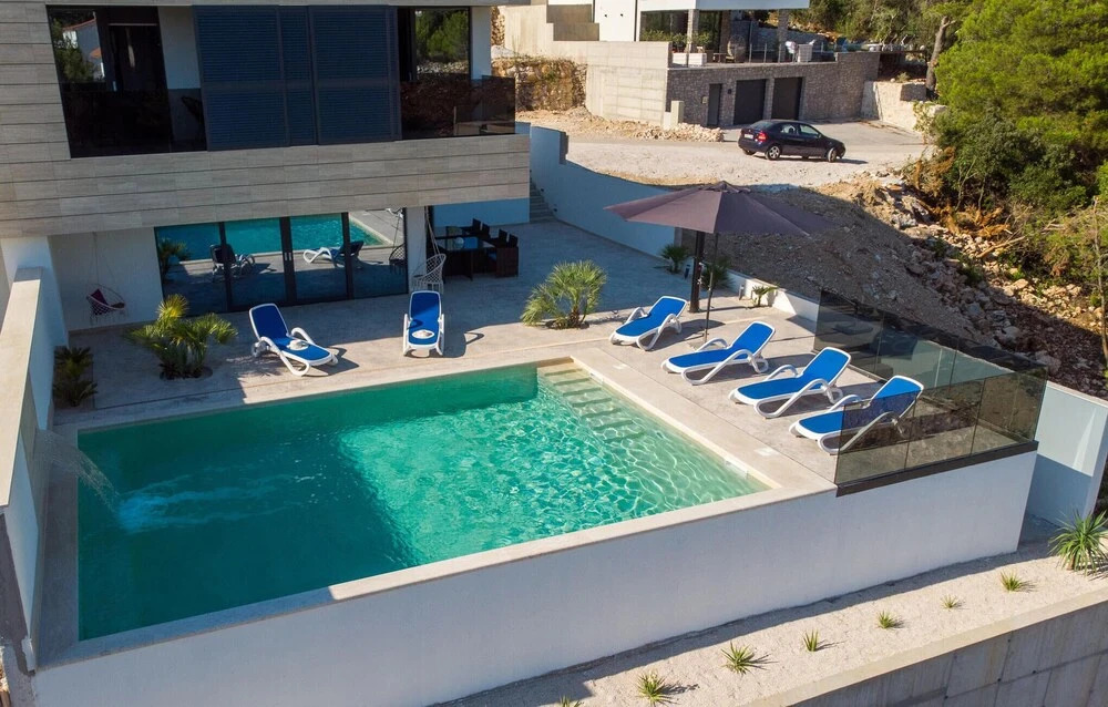 Awesome Home In Komarna