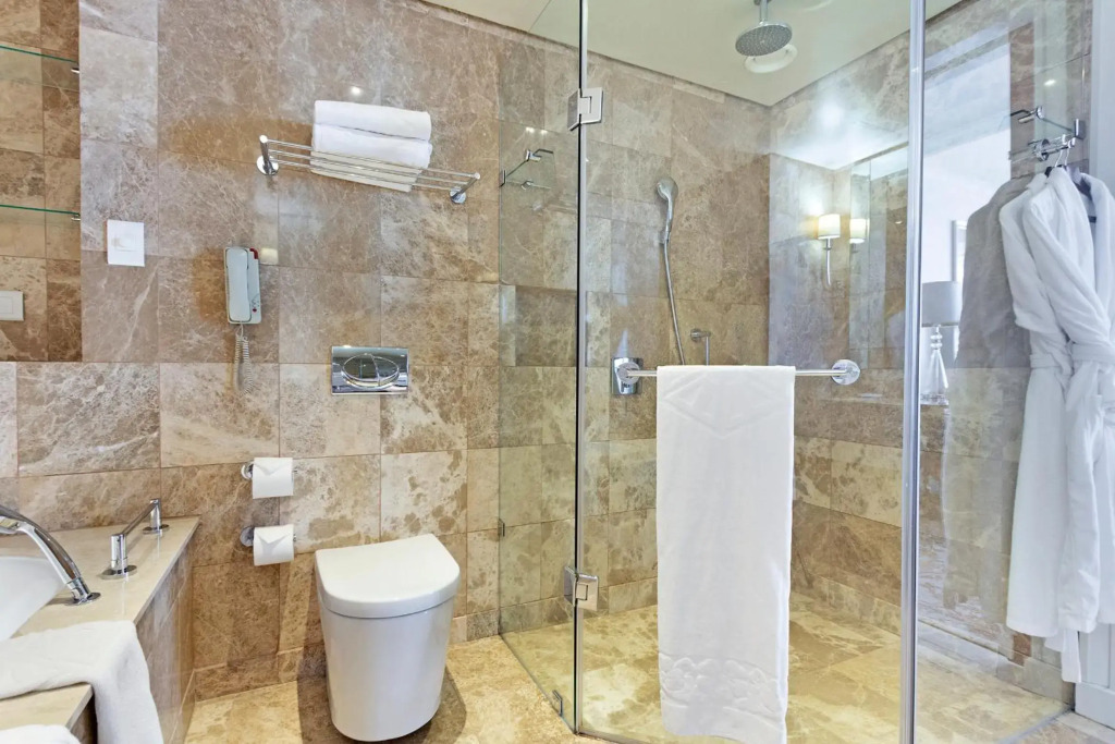 Taj Hotel Cape Town - luxury 5 star suites - very spacious with kitchenette, Lions Head views