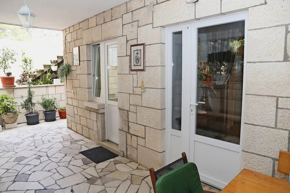 Apartments Nikolina