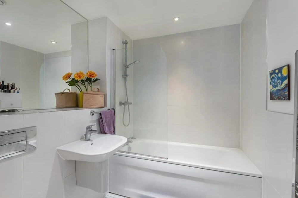Stunning 2BR Home In Tottenham Hale W/balcony