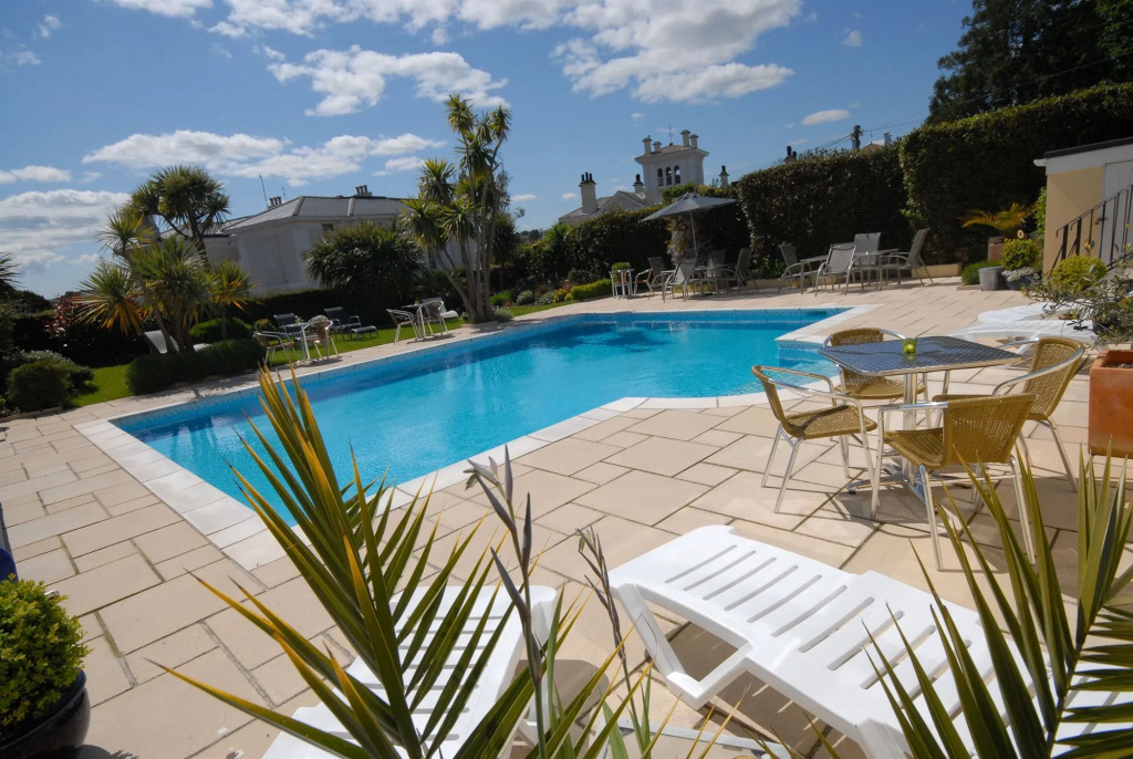 Riviera Lodge Hotel