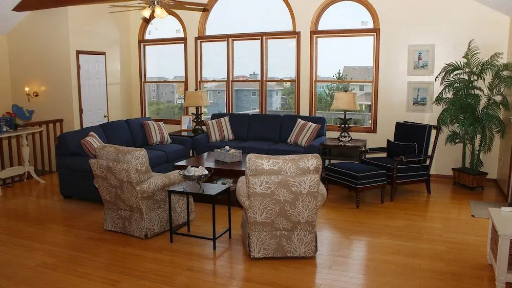 Cabaret III - 6 Br Home