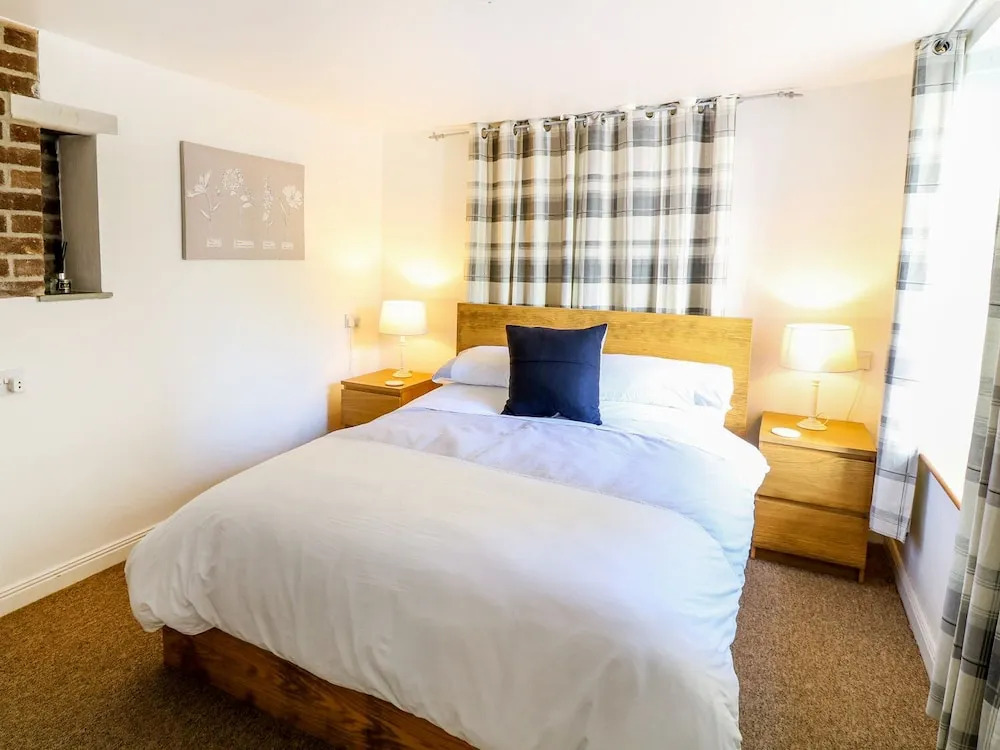 Flat 1, Camelford