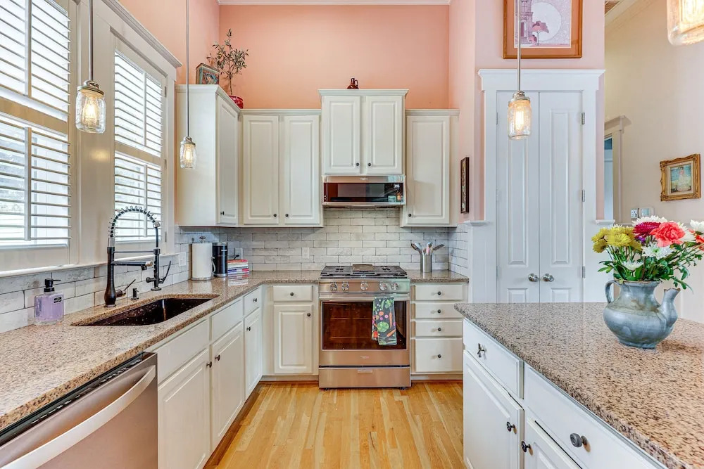 Charming Wilmington Cottage - Walk to Downtown!