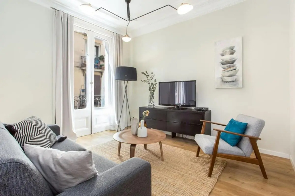 4bedroom apartment with a balcony in Las Ramblas 1 2