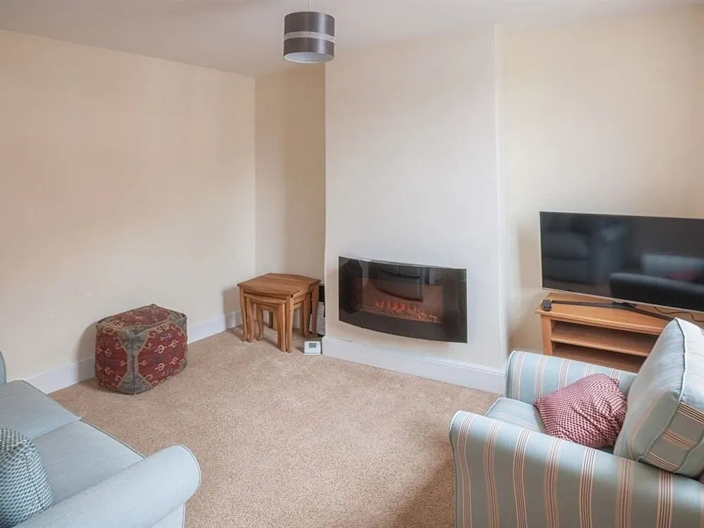 Town Centre Apartment Perfect Location with on-street parking