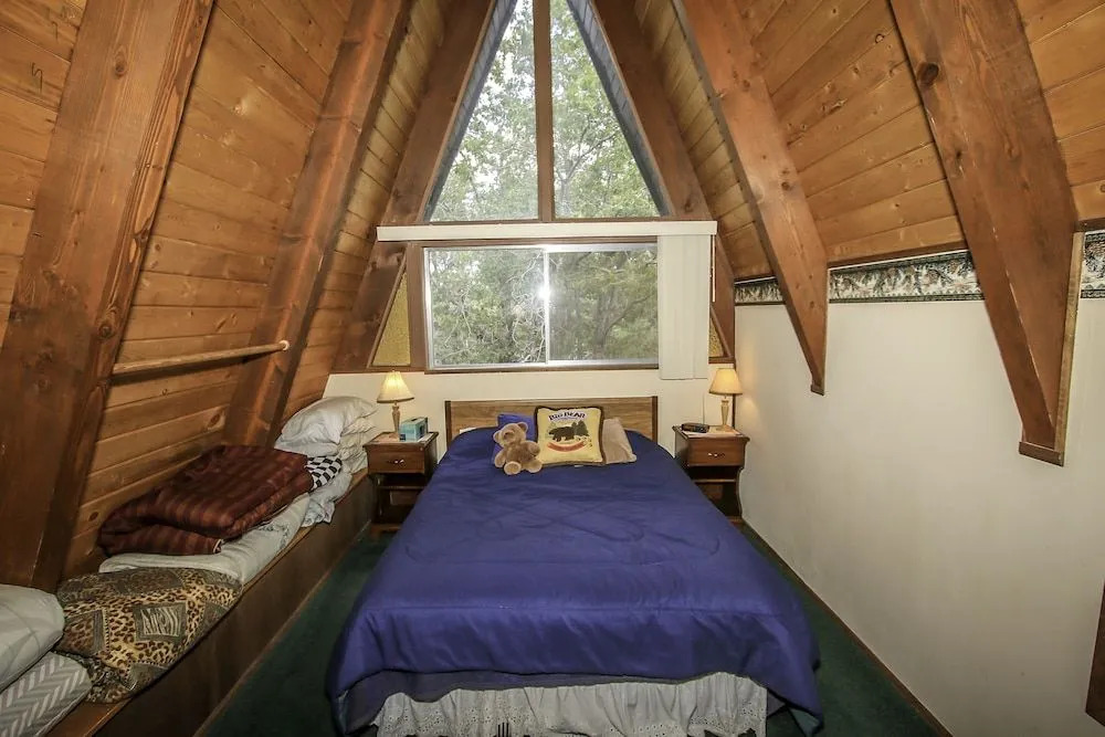 A Ski View - 2 Br home by RedAwning