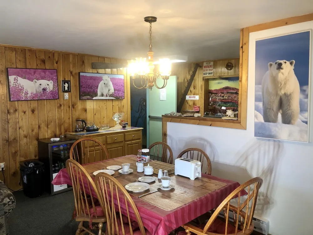 Iceberg Inn