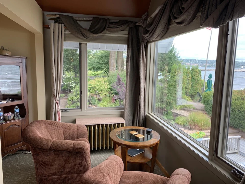 Solglimt Lakeshore B&B
