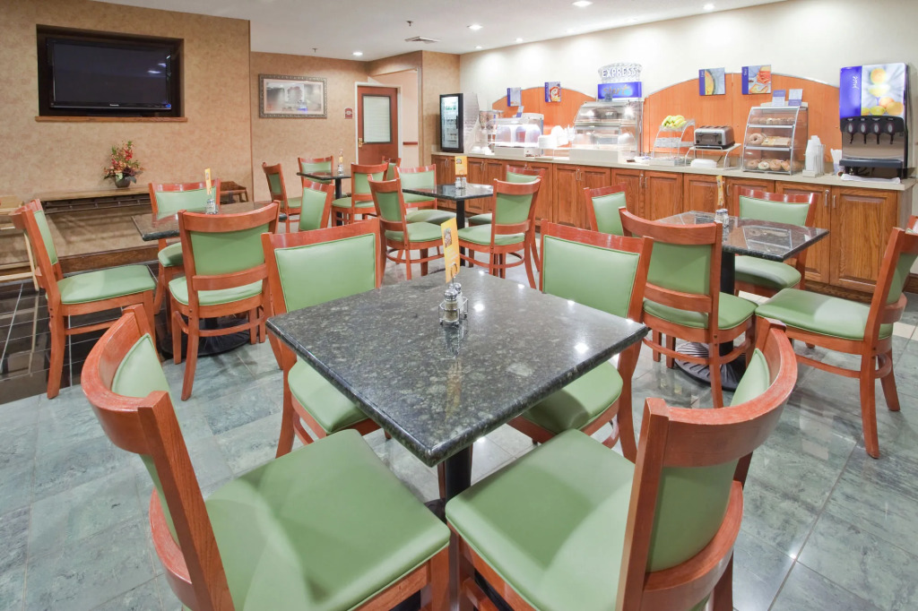 Holiday Inn Express & Suites Wilson-Downtown by IHG