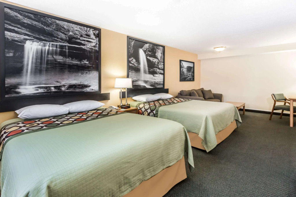 Super 8 by Wyndham Ottawa Starved Rock
