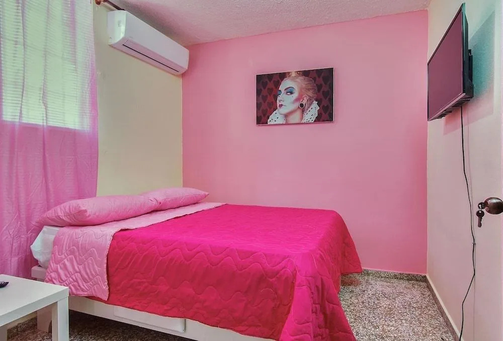 Room in Guest Room - Queen Of Hearts - Rh
