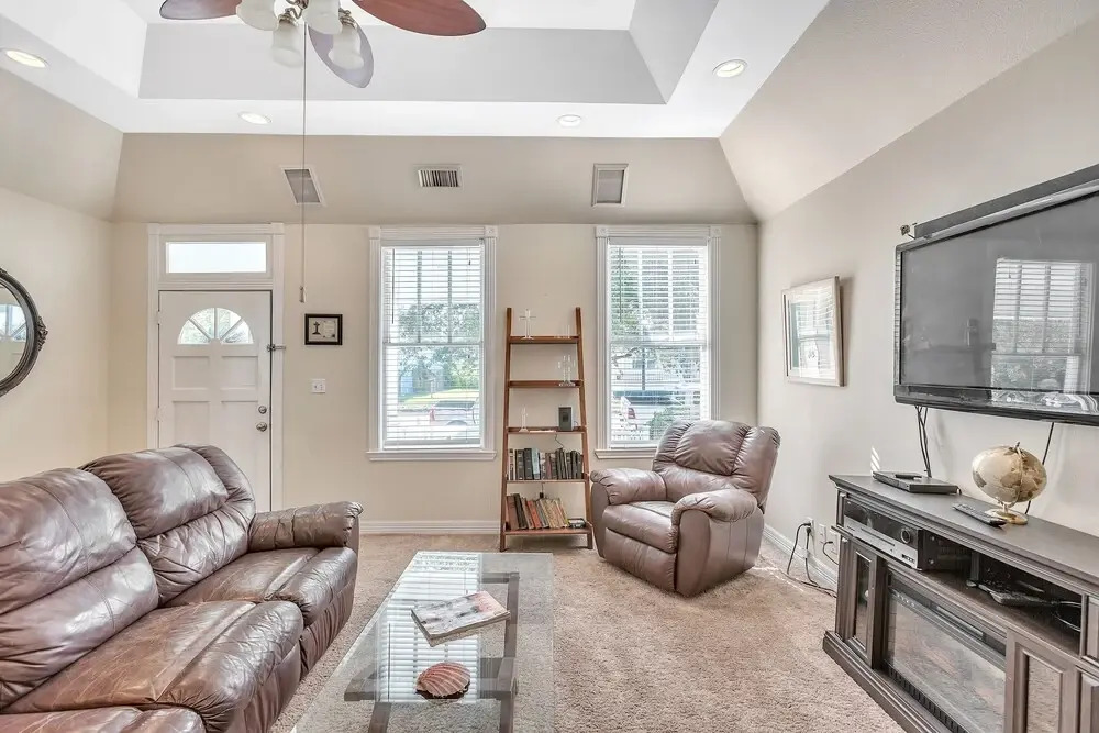 Heaven On Earth In The Historic District 3 Bedroom Home by Redawning