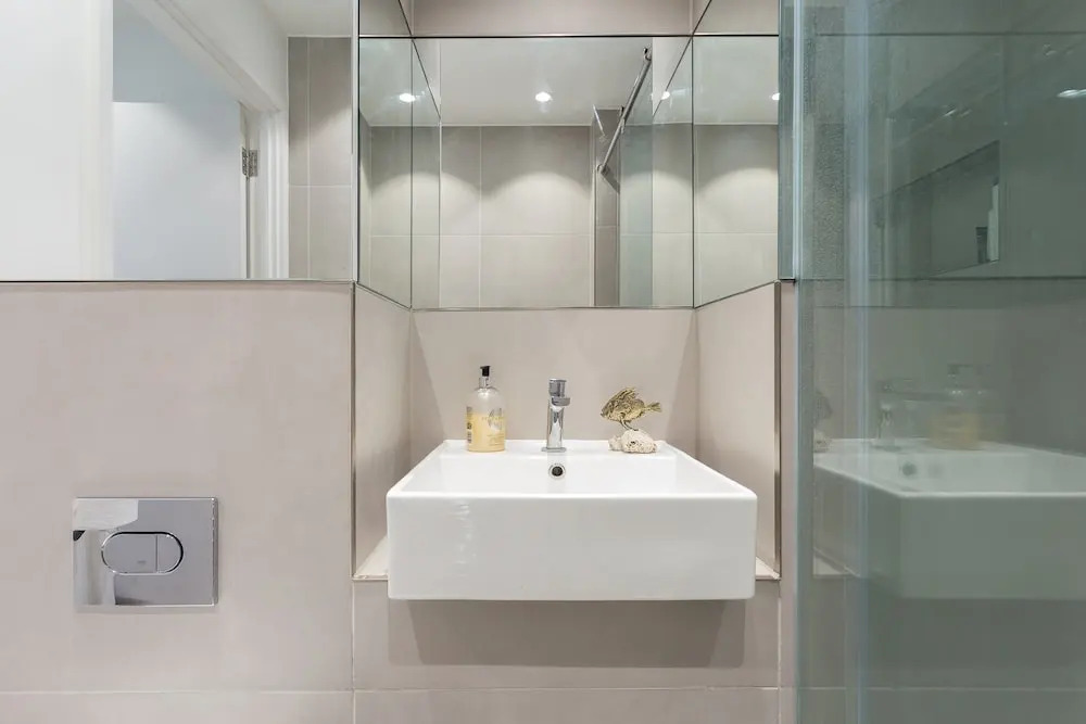 3 Bedroom Apartment Near King George's Park