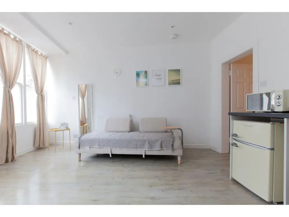 Bright 1BR Main Door, Festival, Apartment for 3
