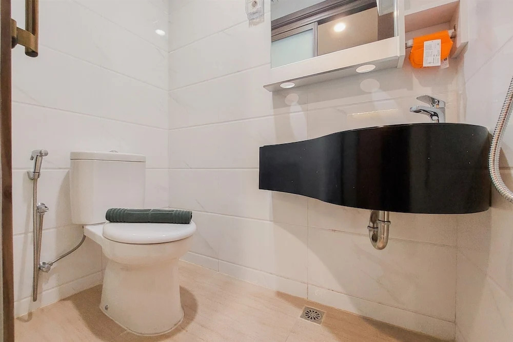 Elegant and Comfy Studio at Sky House BSD Apartment By Travelio