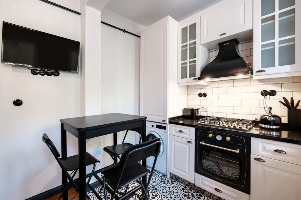Flat With Balcony 8 min to Istiklal Avenue