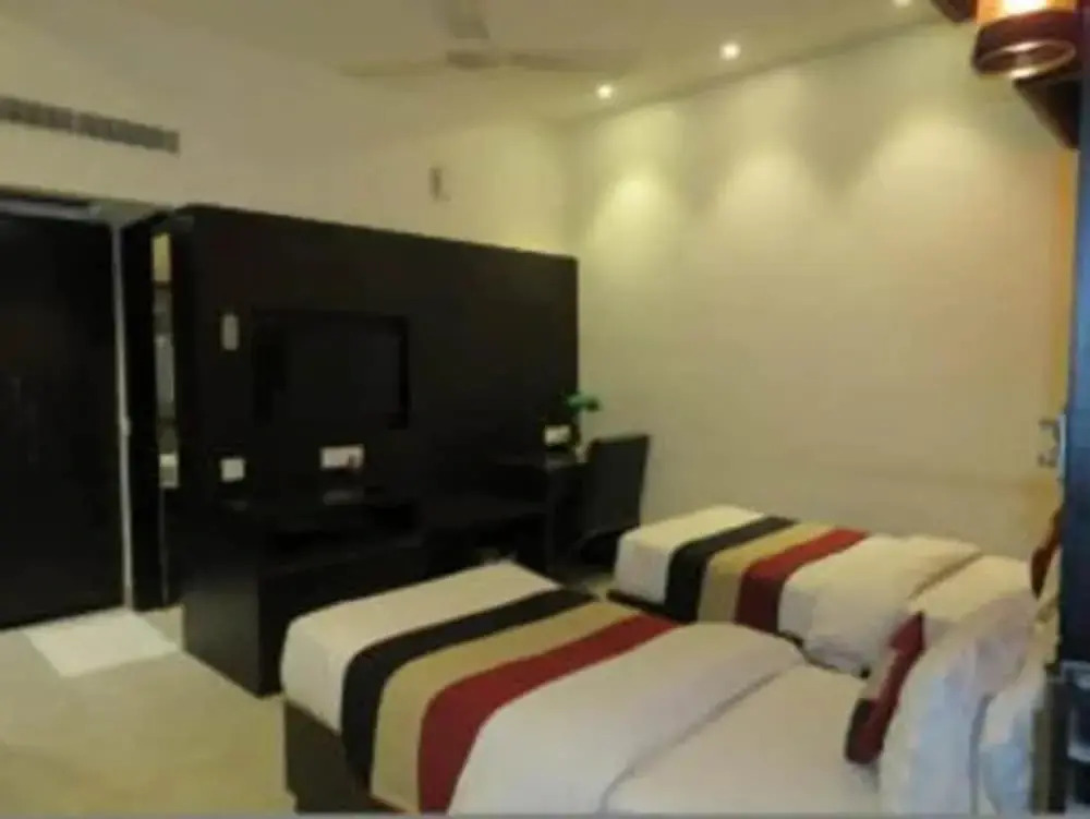 Hotel Crossroad by OYO Rooms