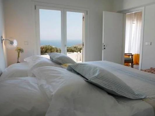 Kamaroti Suites Hotel