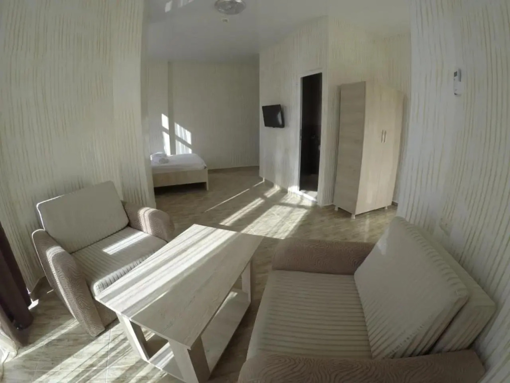 Angisa Guest House 68A