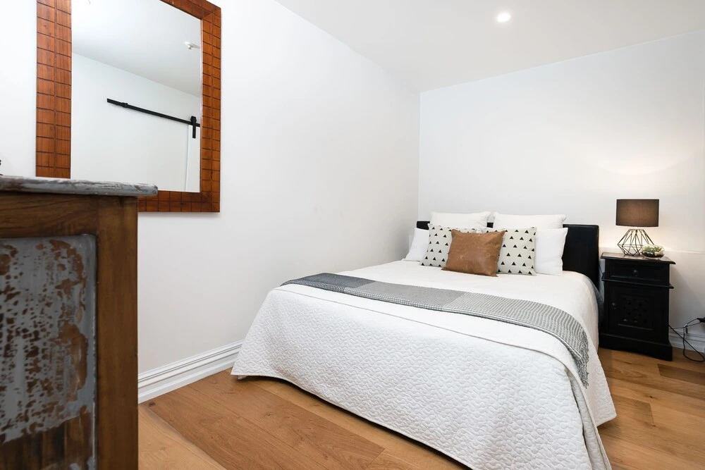 Beautiful Modern Central City Apartment