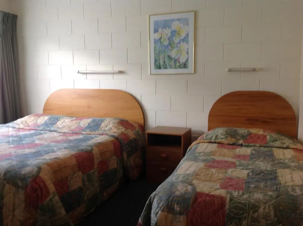 Breeze Motels