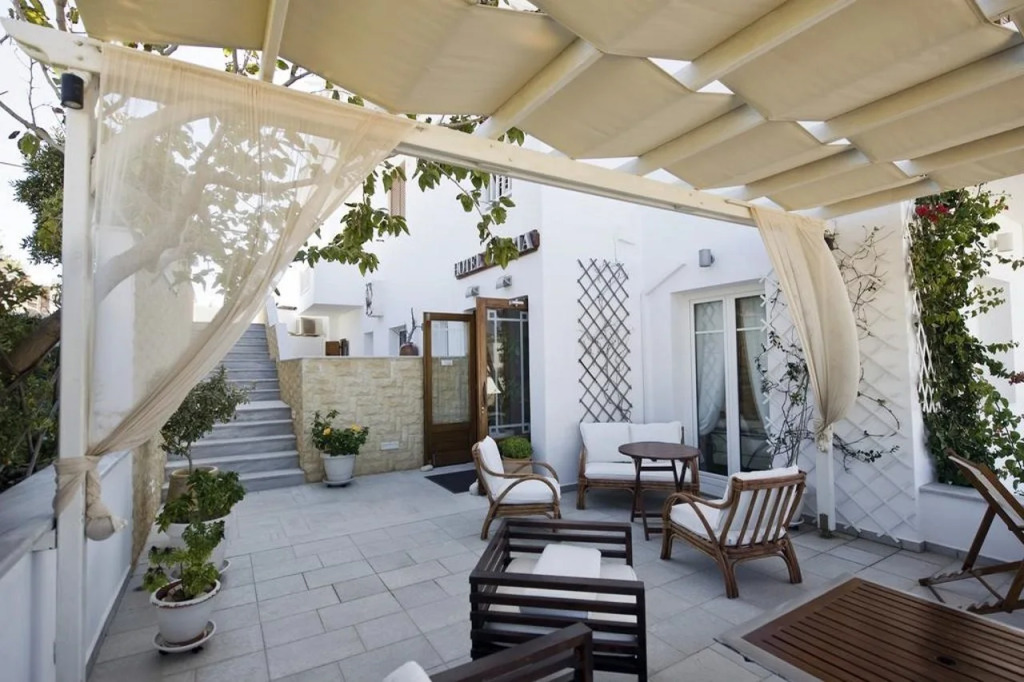 Ostria Hotel