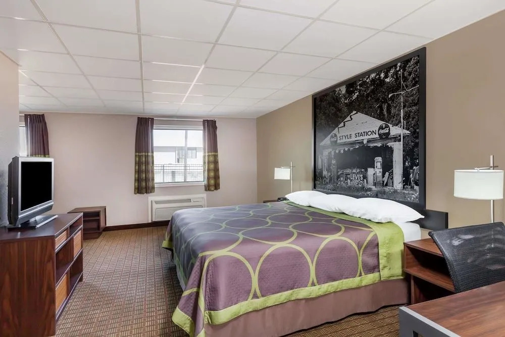 Super 8 by Wyndham Buffalo
