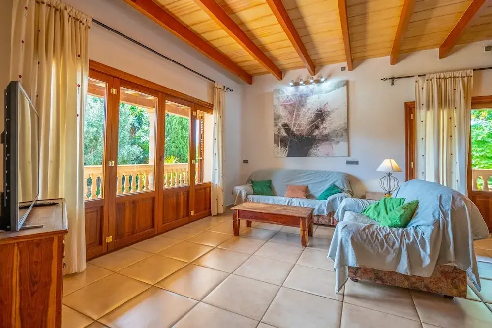 Can Berguins with Pool & Mountain Views