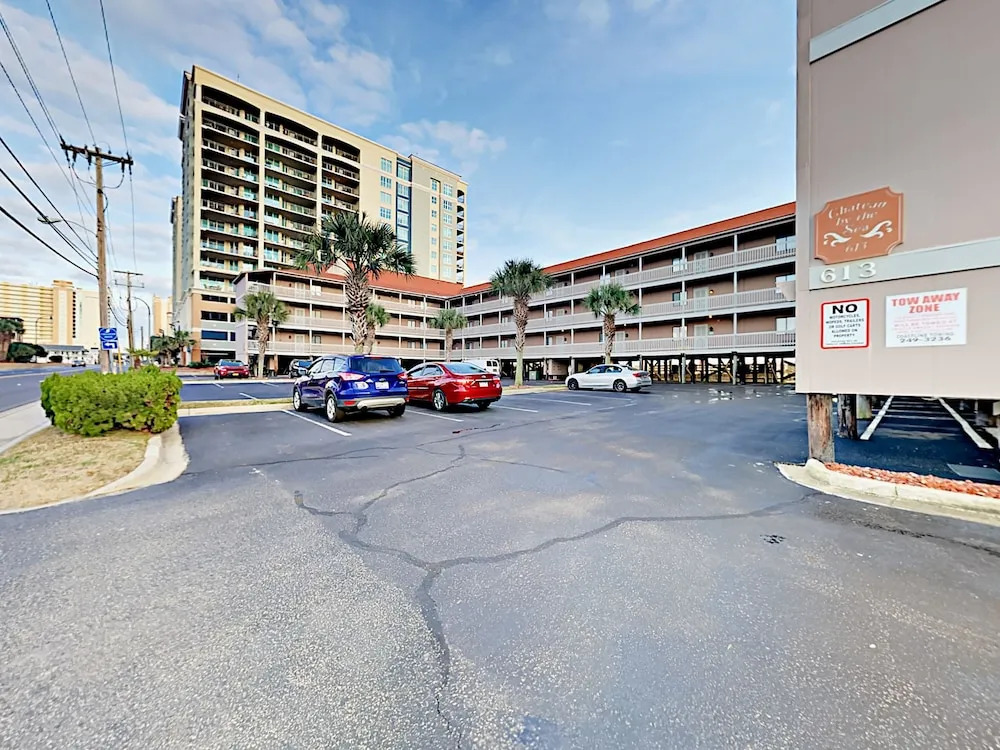 Oceanfront 2br W/ Private Balcony 2 Bedroom Condo