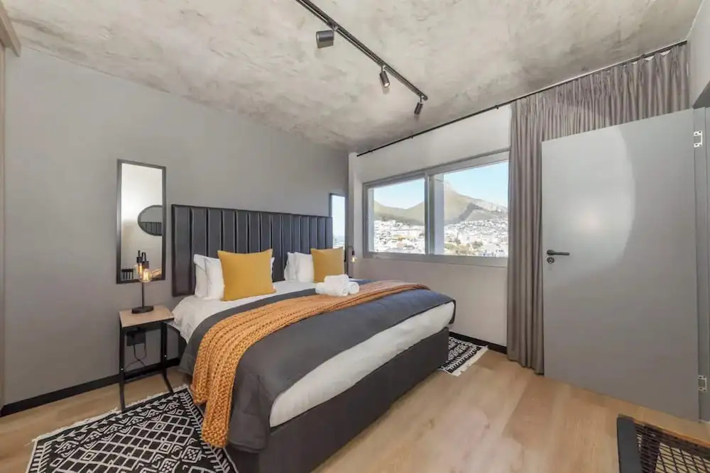 Chic & Sophisticated 1BD Apartment - Sea Point