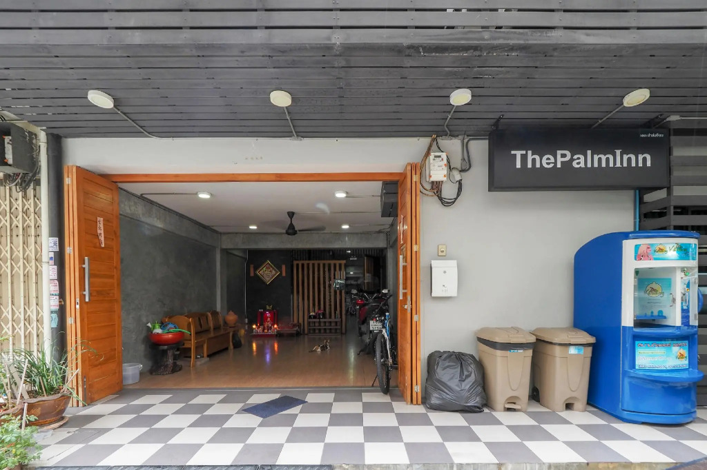 OYO 935 The Palm Apartment