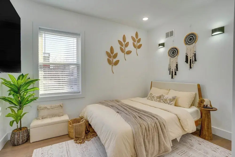 6 Mi to Times Square: Stylish Jersey City Retreat