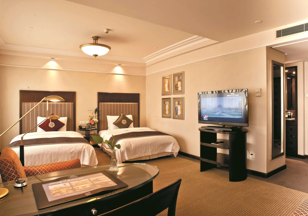 Howard Johnson Ginwa Plaza Hotel