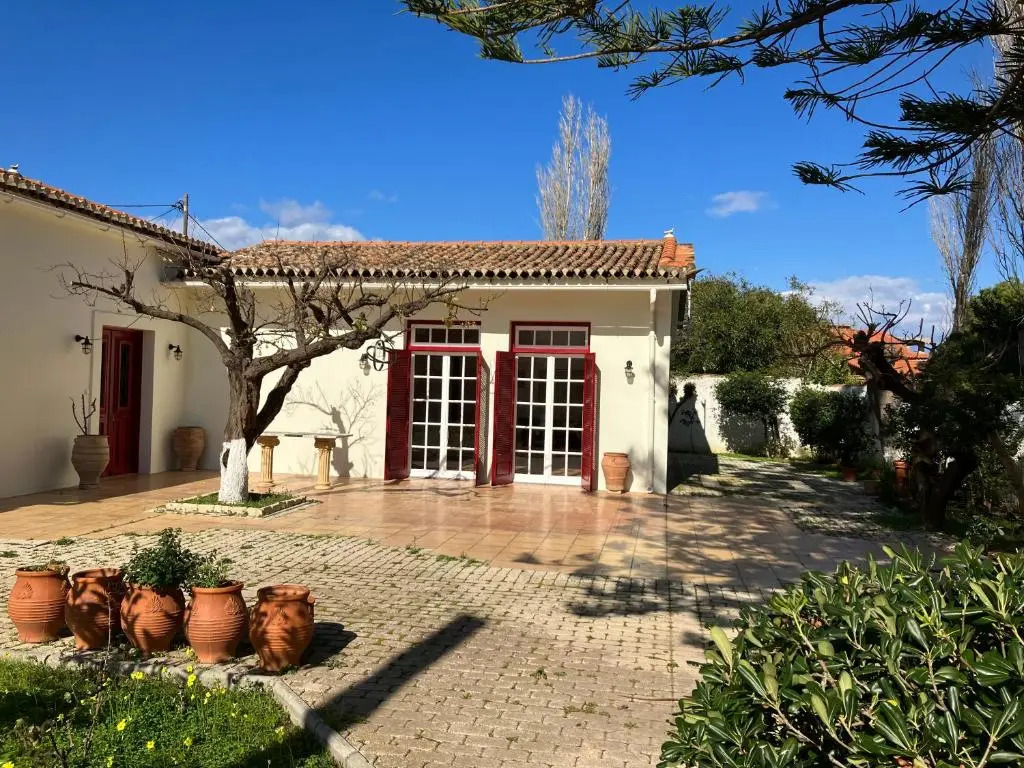 Mediterenian house with beautiful garden