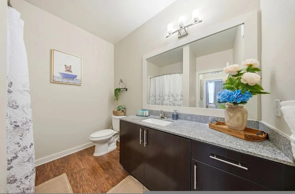 Modern 2BR w Pool Pet-friendly Unit 21