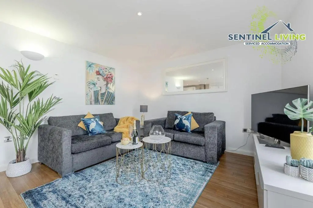 Sentinel Living Serviced Accommodation, Windsor, 2 Bedroom Apartment with Free Parking and WiFi
