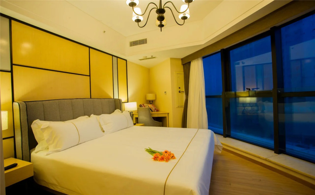 Resplendent Luxury Hotel QingDao Carvinal