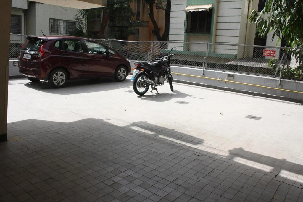 OYO Premium Deccan Apte Road