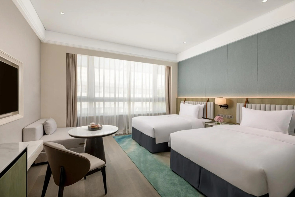 Yuehua Hotel Xiamen Seaside Hotel corridor leads to the stone exhibition hall