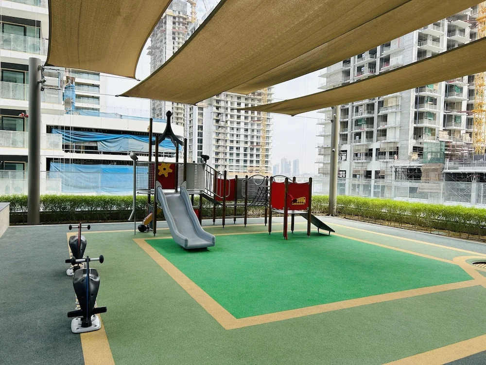 StoneTree - Luxurious 1 BR with Private Beach Access