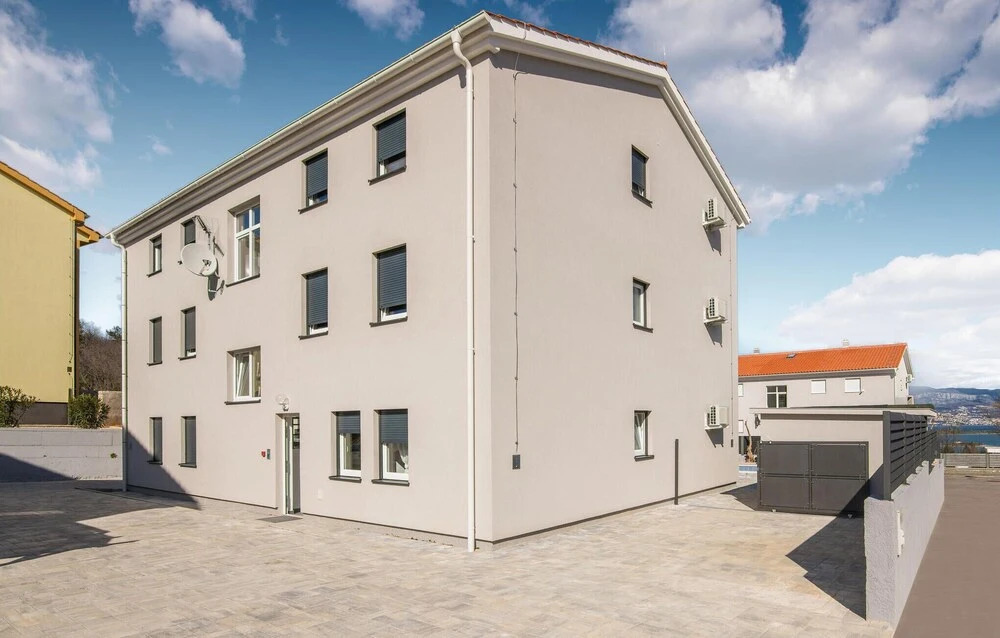 Amazing Apartment in Cizici With Outdoor Swimming Pool, Wifi and 2 Bedrooms
