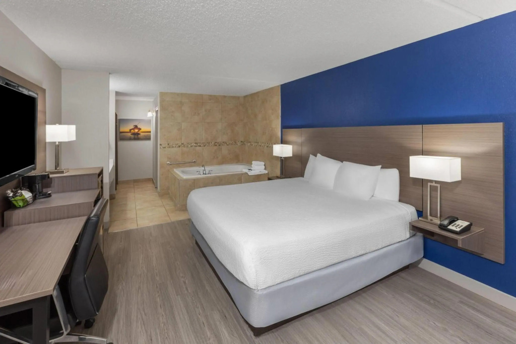 Angel Inn Near IMAX, a Travelodge by Wyndham